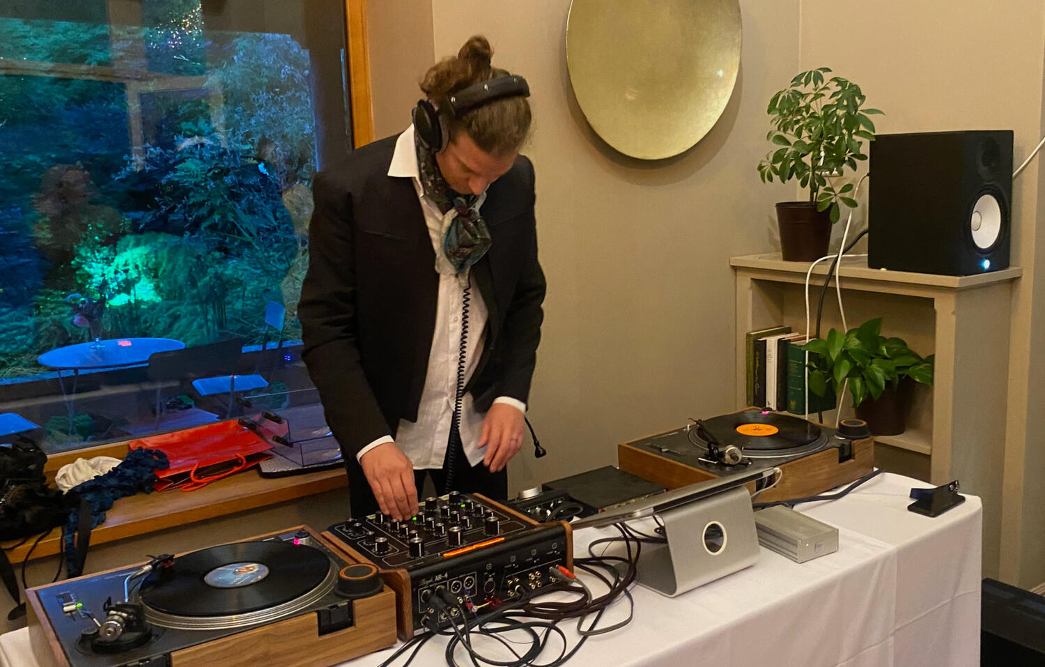 DJ photo Photo of Benny DJing with vinyl records and other equipment